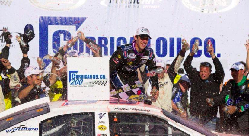 Elsöprő győzelmet aratott a félidős választáson a republikánus színekben indult NASCAR-versenyző