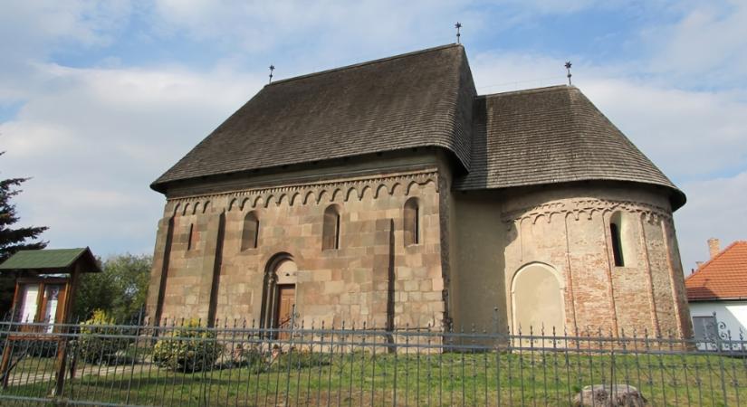 Árpád-kori műemléktemplom Karcsa