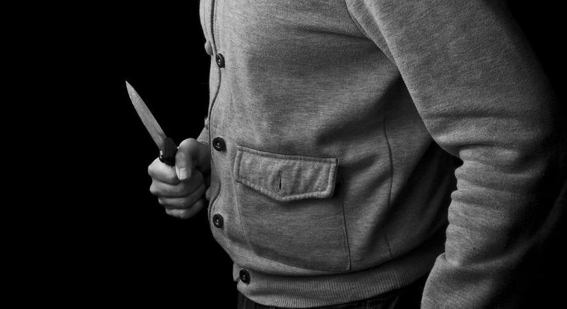 Rablás Tiszalúcon: késsel fenyegette meg a férfi az idős embert
