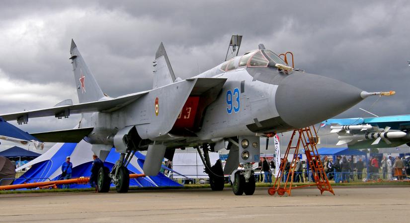 Esélyük sincs az ukrán vadászoknak a MiG–31-gyel szemben – több mint száz km-ről lövik ki őket