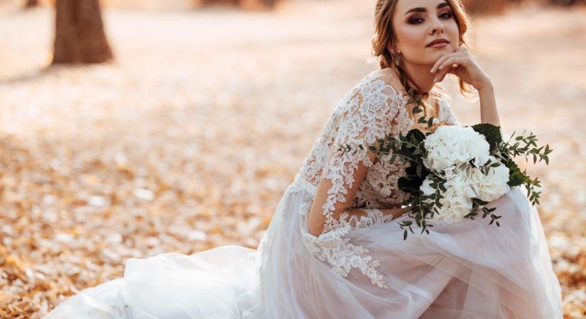 Gyönyörű, hosszú ujjú menyasszonyi ruhák: nem mutatnak sokat, mégis nőiesek