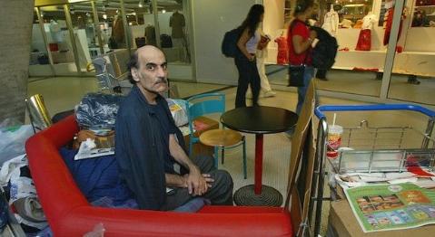Meghalt a párizsi repülőtéren élő iráni férfi, aki a Terminál című filmet ihlette