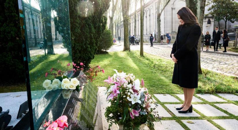 Novák Katalin (Facebook): Párizsi utam részeként a síremléknél leróttam kegyeletemet Rita, fia és az összes magyar áldozat előtt