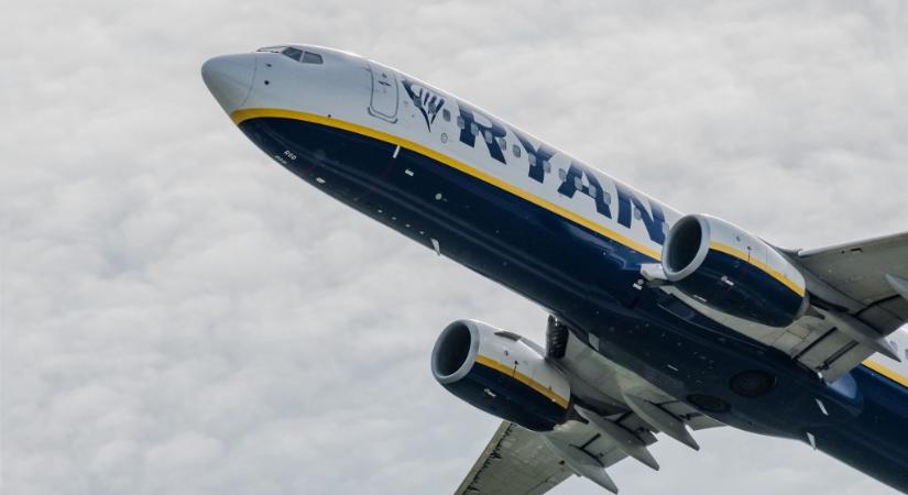 Kényszerleszállást hajtott végre egy Ryanair-gép Debrecenben, nyolc órán át vizsgálták a fedélzetét