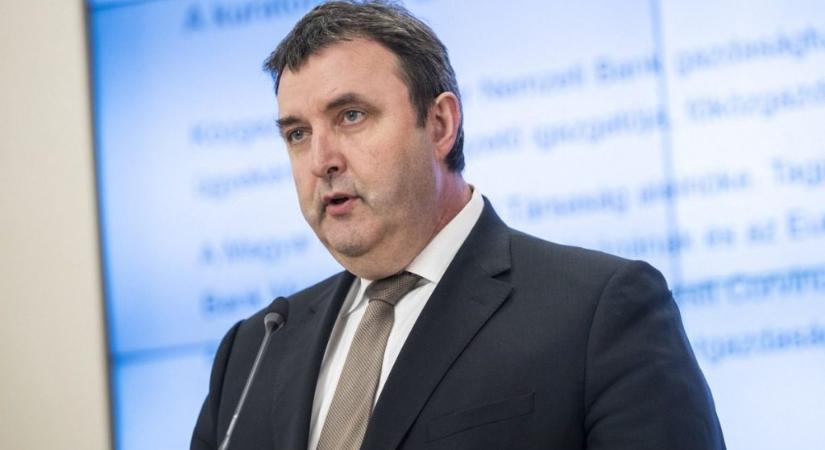 A honvédelmi miniszter elárulta, hol folytatja Palkovics László