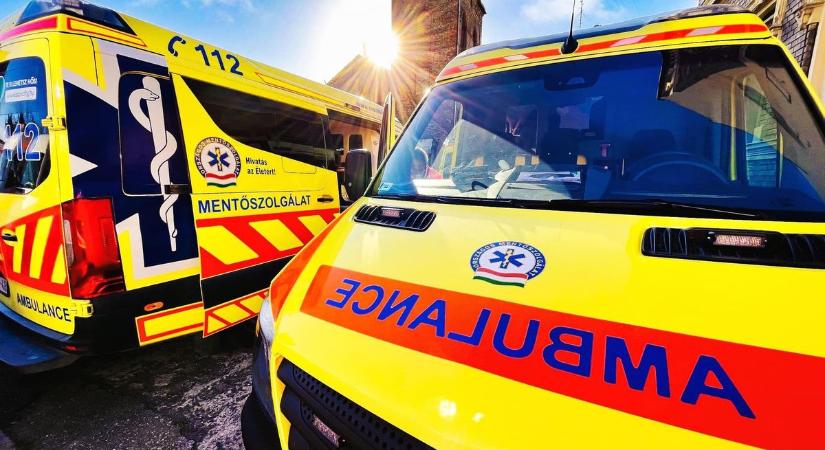 Súlyosan megsérült egy segíteni próbáló gyalogos Nógrád megyében