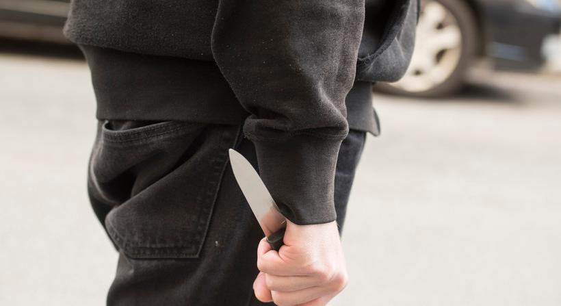Kést szorított osztálytársnője torkához egy alapiskolás fiú