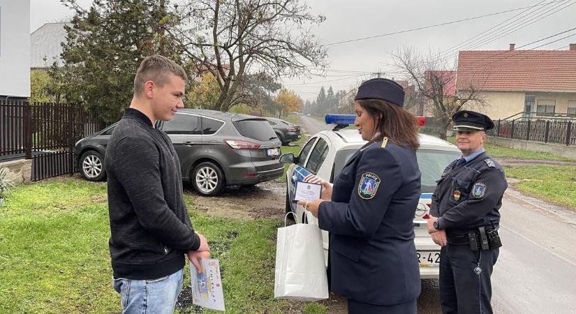 Rendőrök tették emlékezetessé a jobbágyiban élő Maximilián születésnapját