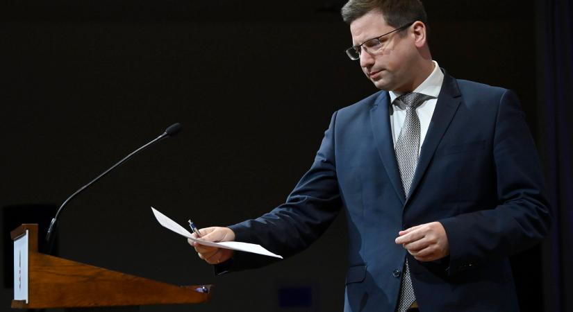 Változnak a SZÉP-kártya szabályai, Ukrajnába utazik egy magyar kormánytag — rendkívüli kormányinfó volt