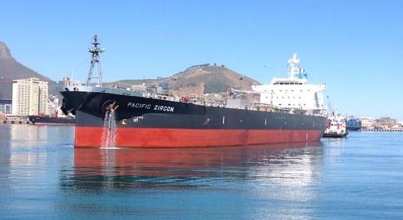 Izraeli tulajdonú olajszállító tartályhajót ért dróntámadás az Ománi-öbölben