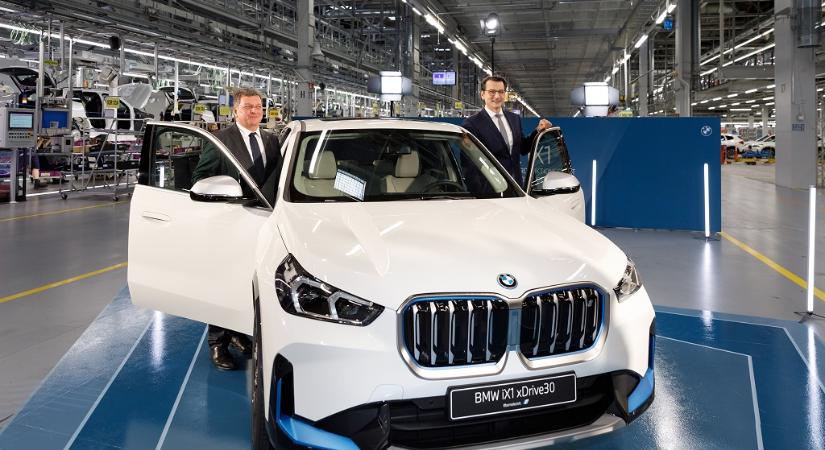Elindult az elektromos BMW iX gyártása a szupermodern regensburgi gyárban