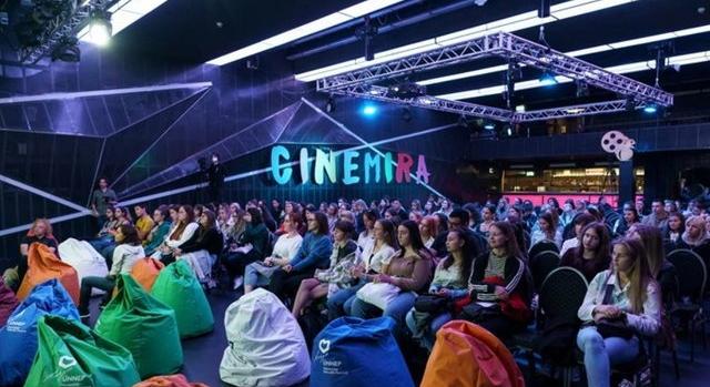 A Stranger Things rendezőjével és a Berlinale-nyertes stand upos ifjúsági filmmel nyit a Cinemira TEEN