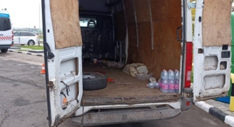 44 szír állampolgár volt egy teherautóban, elkapták őket a rendőrök Lőrincinél
