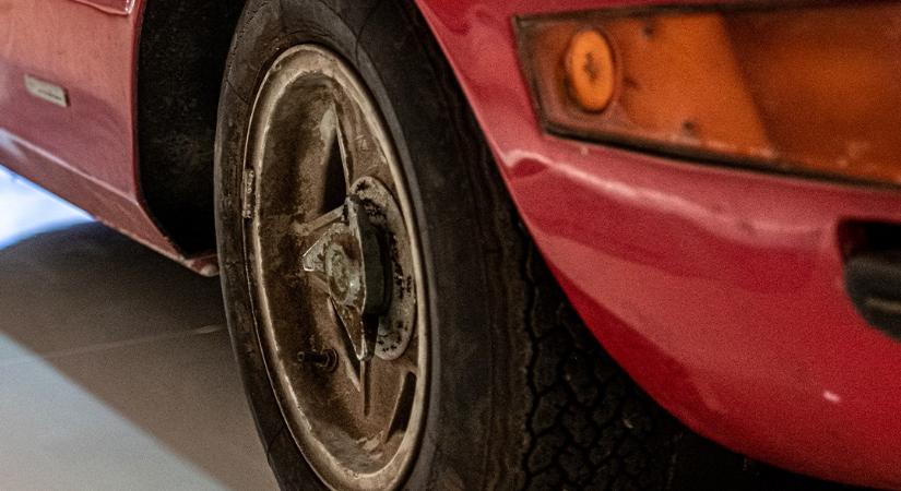 Annyira értékes és ritka ez a Ferrari, hogy poros rozsdakupacként is a múzeumba került