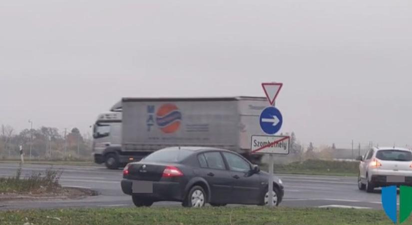 Videó - A tiltás ellenére is kanyarodnak ki autósok balra Szombathely határában