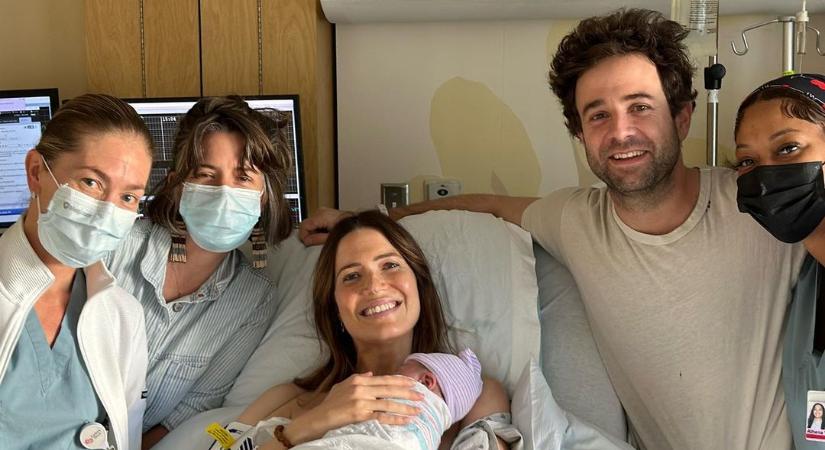 Mandy Moore megható fotókat posztolt második gyermeke születéséről