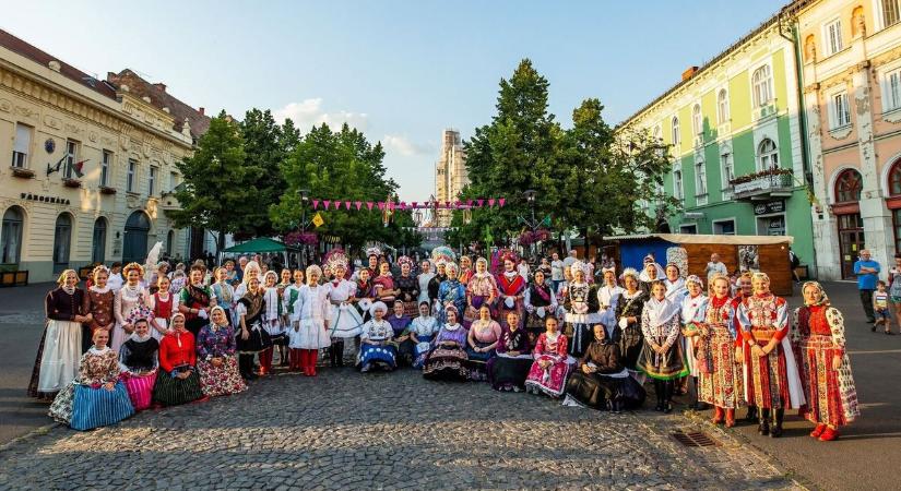 Menyasszonyi ruhaköltemények Kolozsváron