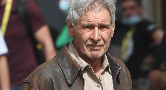 Megérkezett az első fotó, amelyen a 80 éves Harrison Ford ötödjére bújik Indiana Jones ruhájába