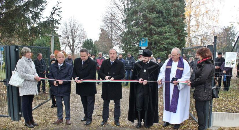 Megújult a temető kerítése Pápakovácsiban