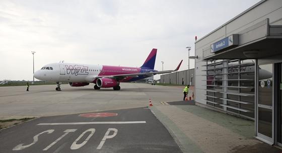 Váratlan járattörlés miatt 28 órás késéssel érkeztek meg a Wizz Air utasai