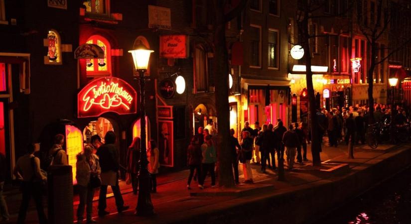 Többszintes “erotikus központot” építenének a hollandiai vörös lámpás negyed helyére