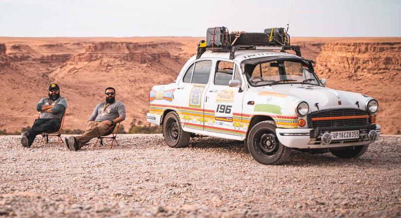 60 éves indiai technikával 9400 kilométernek vágtak neki a Budapest-Bamakón – és odaértek!