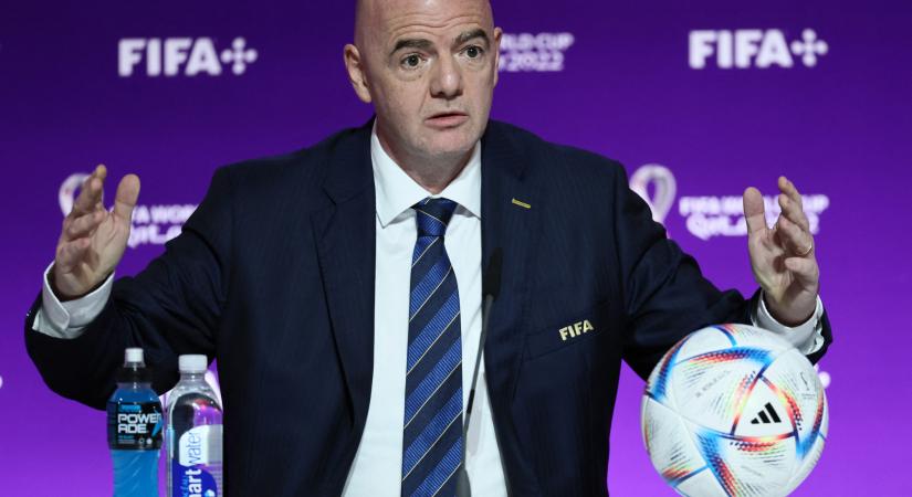 A jelek szerint a FIFA elnökét megihlette New York szexuális zaklatással vádolt kormányzójának beszéde