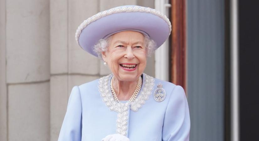Koppintsd le II. Erzsébet 2018-as, aranyban tündöklő karácsonyfáját!