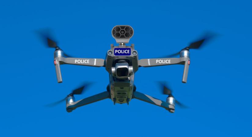 Drónnal ellenőrzik a jászberényi rendőrök, szabályosan előznek-e az autósok