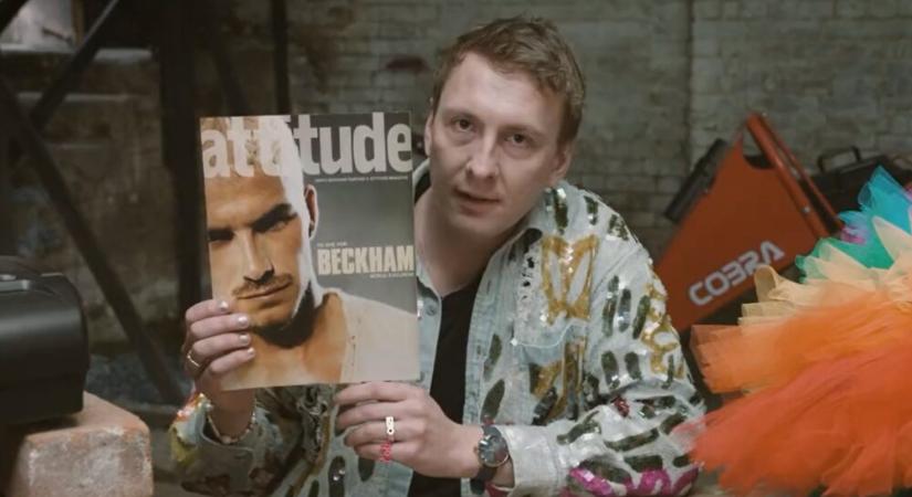 Megsértődött a queer humorista, ezért ledarálta a Beckham-címlapos LMBTQ-magazint