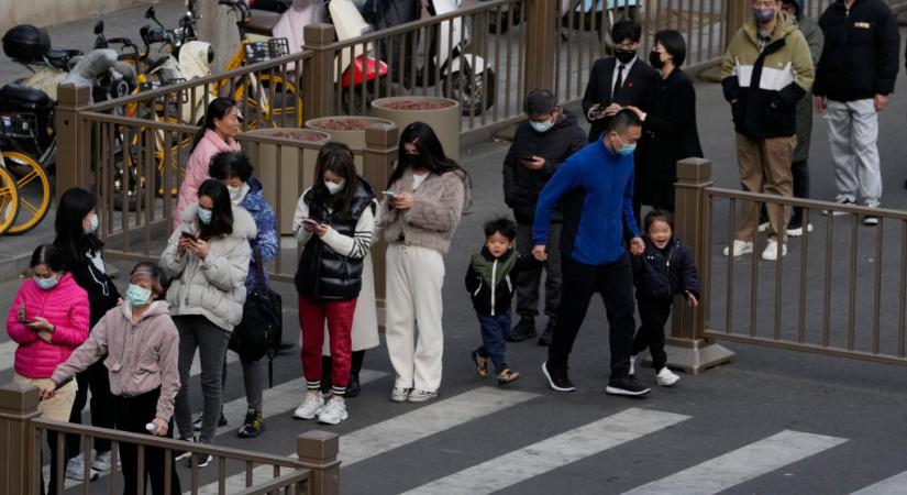 Pekingben múzeumokat, parkokat és bevásárlóközpontokat zártak be a koronavírus terjedése miatt
