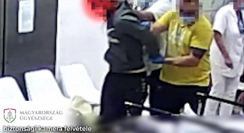 Ápolókat ütött és rúgdosott egy cseh férfi a tatabányai kórházban - videó