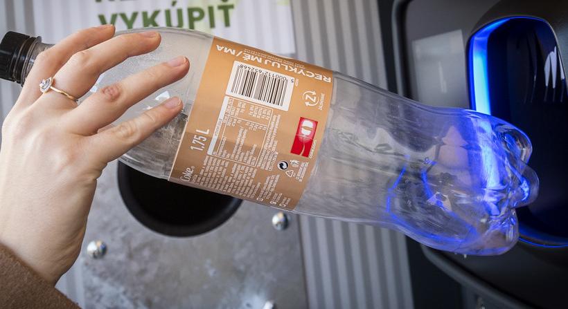 Tíz hónap alatt a műanyag palackok és fémdobozok 70 százalékát váltották vissza