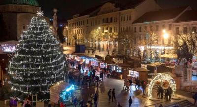 Fényfestés és ünnepi koncertek várják az ünnepre készülődőket Pécsen