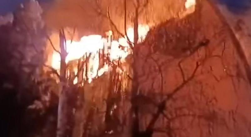 Hatvan tűzoltó oltotta a lángoló nagykátai iskolát - videó