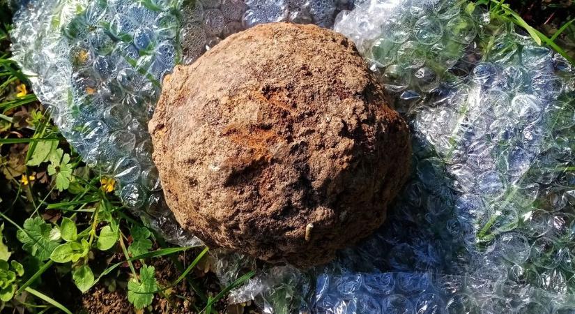Fél évezred a föld alatt - Az ostrom idejéből származó ágyúgolyót találtak Kőszegen - fotók