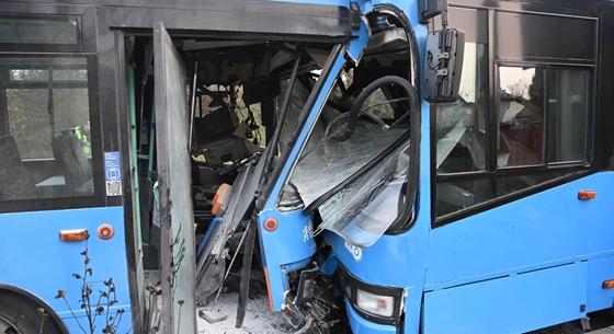 Hat utas és két sofőr sérült meg a BKV-buszok frontális balesetében
