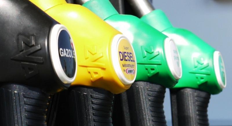 Ismét közelít a 700 forinthoz a gázolaj ára, a benzin is olcsóbb lesz