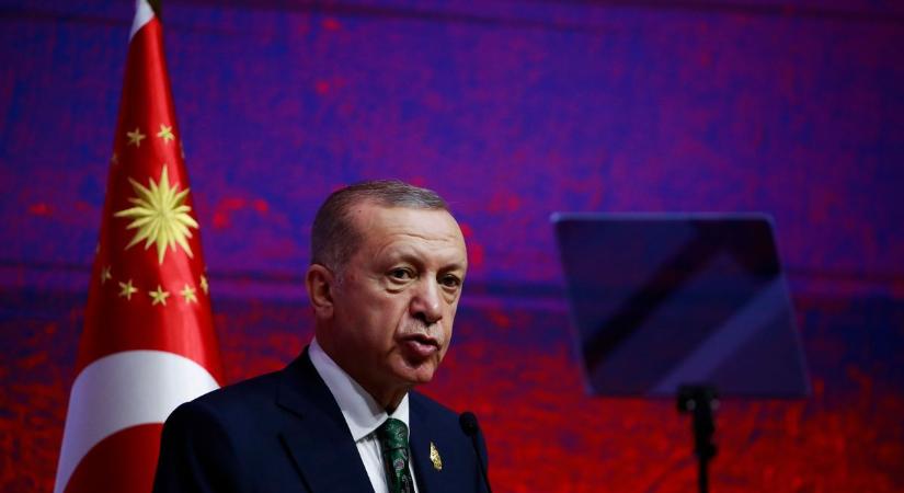 Erdogan: Ez csak a kezdet, odacsapunk a terroristáknak