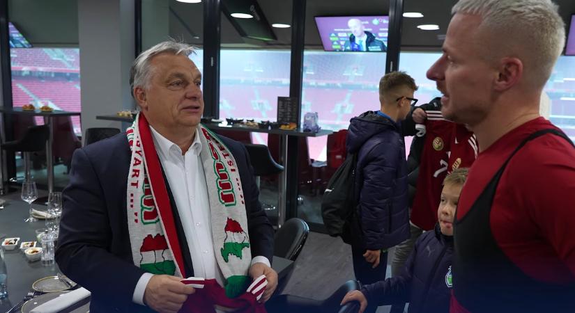 Ruhadarab úgy még nem akasztotta ki a világot, mint Orbán Viktor sálja – mutatjuk a reakciókat!