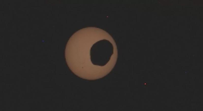 Látványos videón egy marsi napfogyatkozás