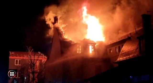 Akkora tűz lett egy ajkai étterem konyhájában, hogy a szomszédban lakókat is ki kellett menekíteni
