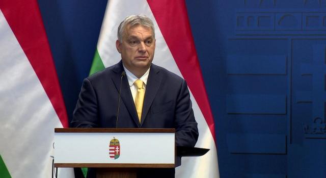 A Momentum szerint Orbán Viktor a nép egyszerű gyermekét játssza, de teljesen egyértelmű, hogy nem az