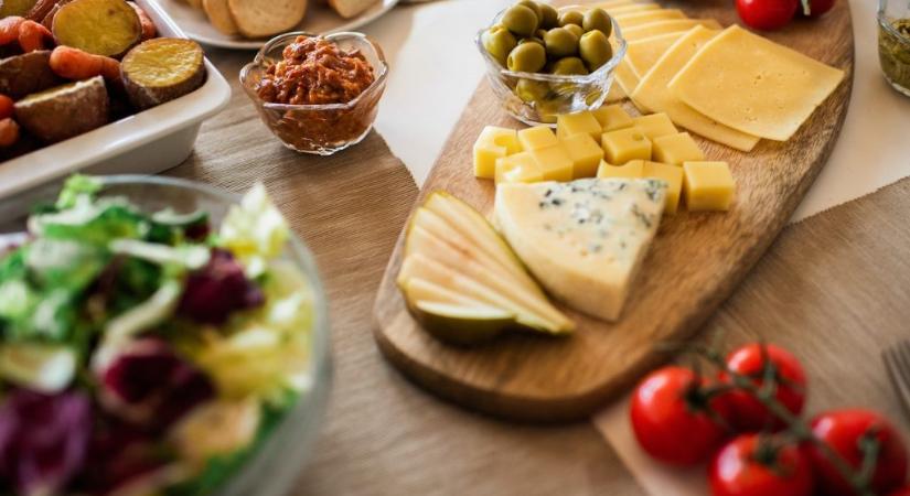 A kiskereskedőknél lassan olcsóbb a sajt, mint az áruházláncoknál