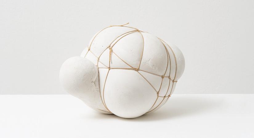 Lufik és tojások gyűrűjében – Maria Bartuszová különös világa a londoni Tate Modernben
