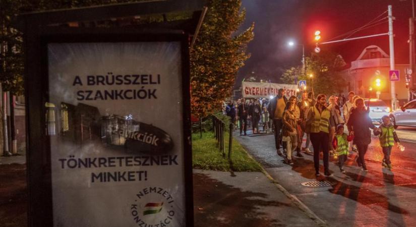 Nyeltek egyet, és aláírták – A Fidesz nyíltan megzsarolt polgármestereket, hogy támogassák az EU-t bíráló levelet