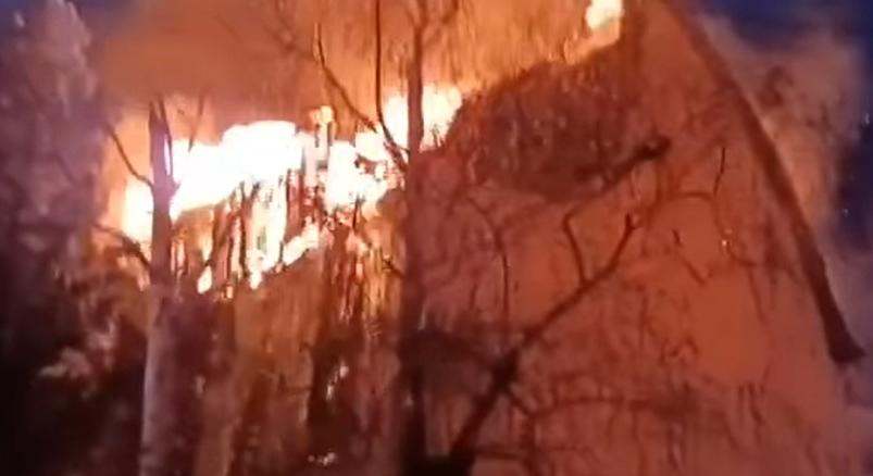 Nagykátai iskolatűz: zokogva videózta az egykori diák a lángokban álló épületet