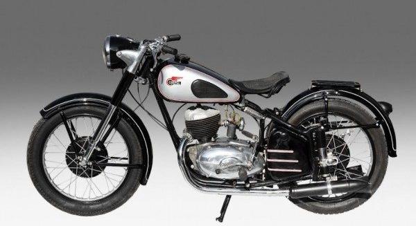 Először láthatunk Csepel motorkerékpárt a BÁV aukcióján