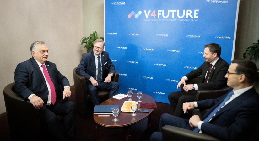 Cseh miniszterelnök: Ukrajna kérdésében eltér egymástól a visegrádiak véleménye