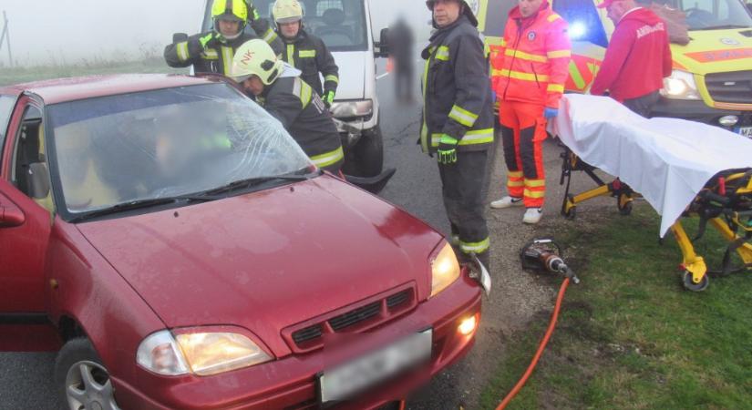 Kisteherautó és egy személyautó ütközött össze Becsehely és Tótszentmárton között